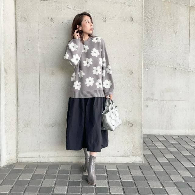 大人の冬におすすめの黒スカートコーデ