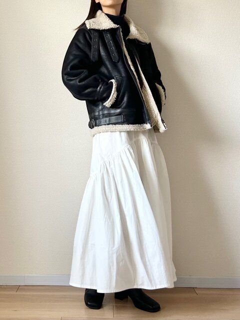 ユニクロヒートテックシームレスリブタートルネックTをロングスカートとボアジャケットに合わせたコーデ