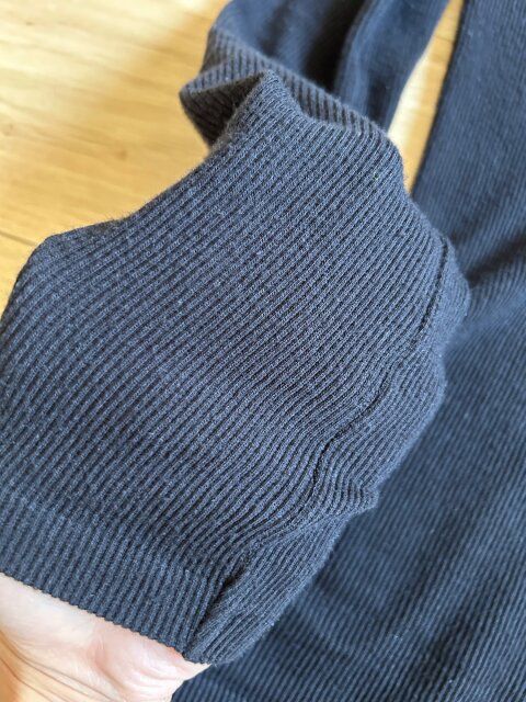 ユニクロヒートテックシームレスリブタートルネックTの生地感