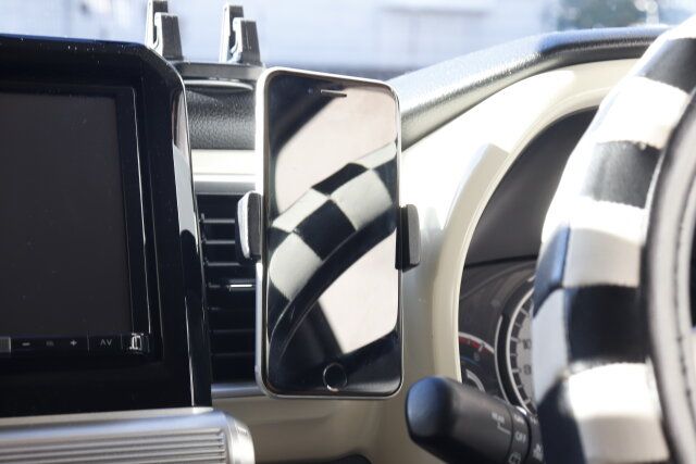 ダイソーの自動車用 スマホホルダーの使用例