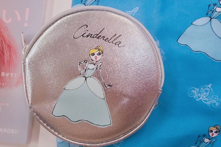 シンデレラ柄の丸ポーチ