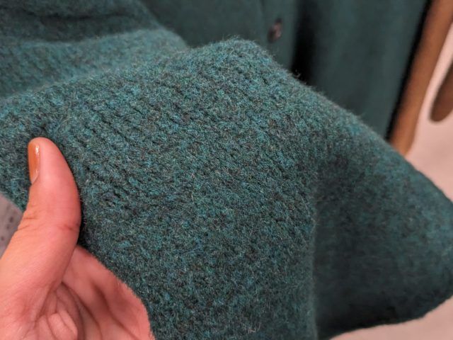 ブラッシュドヤーンカーディガンの素材感