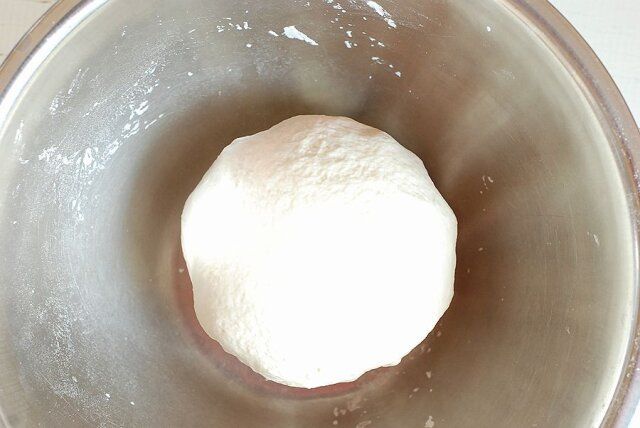 発酵なしのクリスピーピザ レシピ ピザ生地を作る