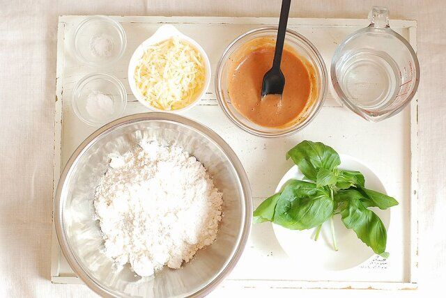 発酵なしのクリスピーピザ レシピ 材料