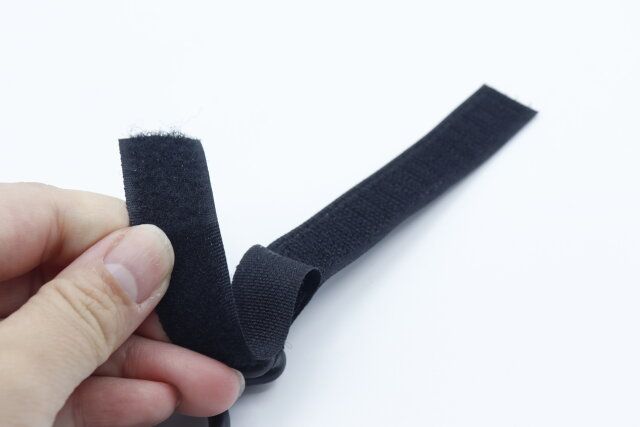 セリアのトラベル用 フック付きベルトは面テープで取り付け簡単