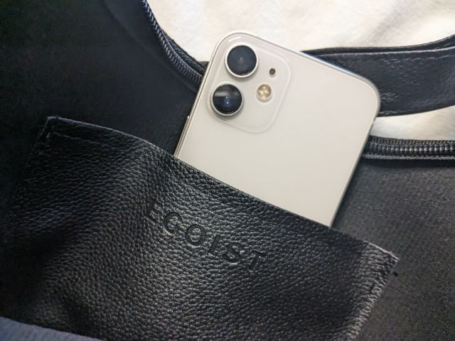 フロントポケット