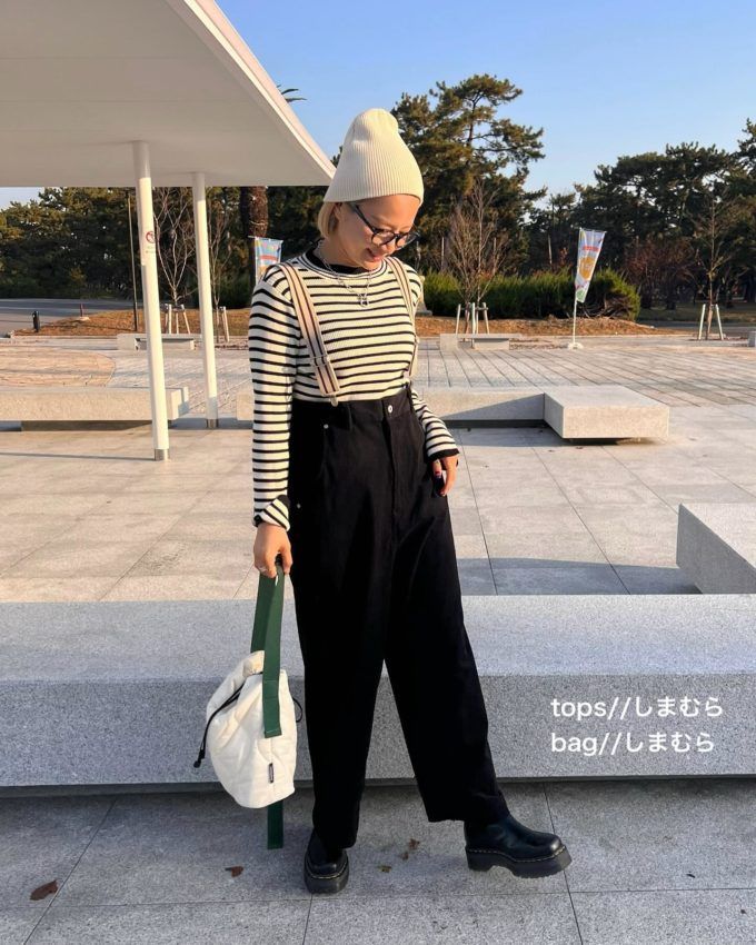 しまむらのオフベージュの「カラーテープショルダーバッグ」