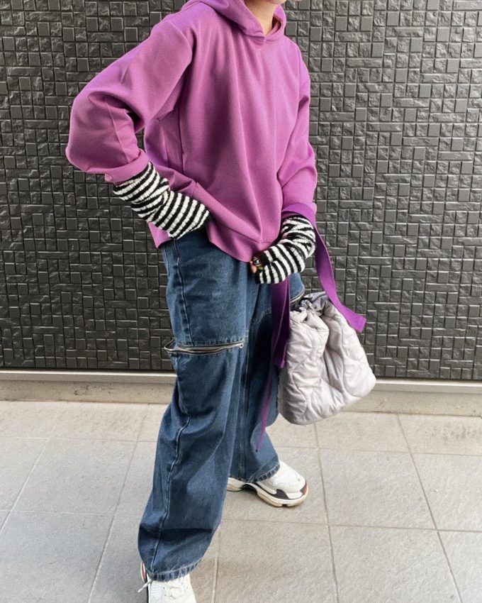 しまむらのグレーの「カラーテープショルダーバッグ」