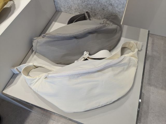 グレーと白のソフトナイロンウエストバッグ