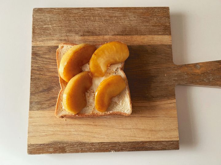 じゅわっしゃくっと食感が楽しい！焼きりんごトースト【渡辺友美子のコーヒーに合うお菓子のレシピ vol.23 〜レシピで旅するヨーロッパ〜】