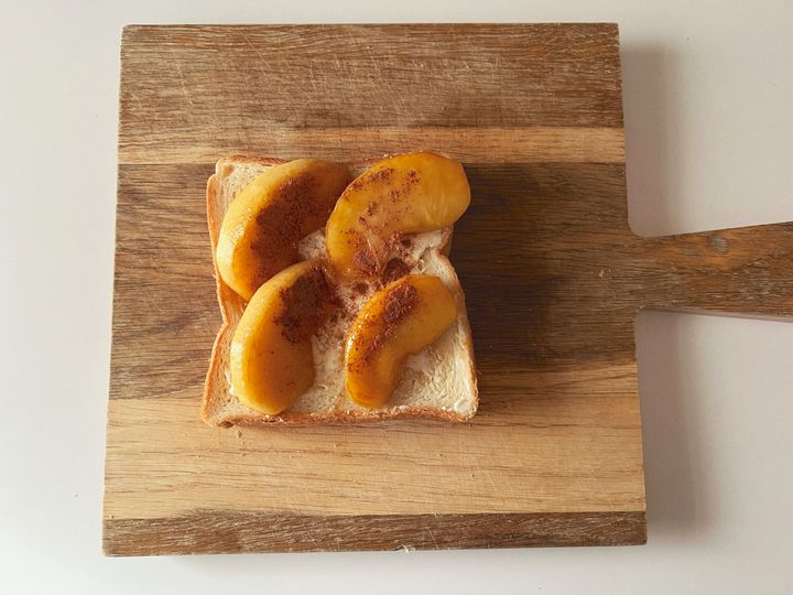 じゅわっしゃくっと食感が楽しい！焼きりんごトースト【渡辺友美子のコーヒーに合うお菓子のレシピ vol.23 〜レシピで旅するヨーロッパ〜】