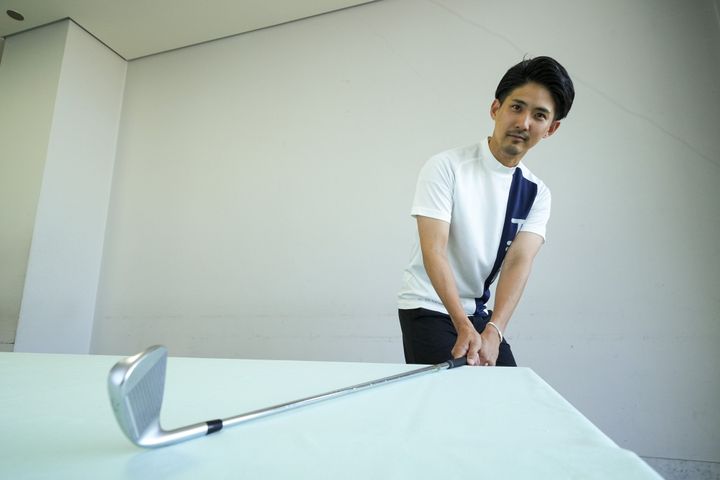 正しいアイアンの打ち方はどれ？人気コーチが解説！「絶対NG」なのは…!?