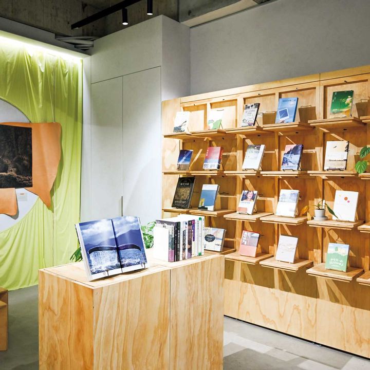 Alifeに併設された〈a reader〉