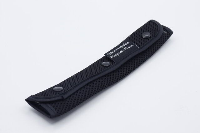 セリアのショルダーストラップカバー ロゴ柄