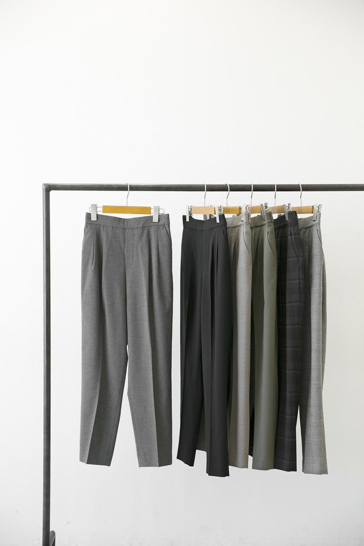 画像: 【GLOBAL WORK】あったかウツクシルエットテーパードパンツ各¥4,950 www.dot-st.com