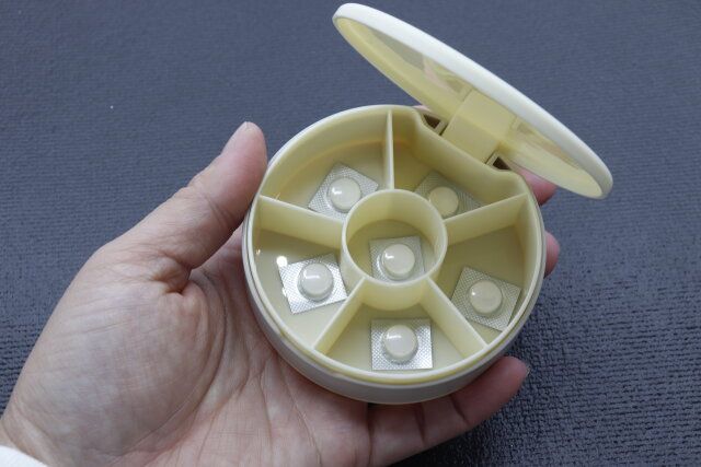 ダイソーの丸型ピルケースで薬の飲み忘れを防止