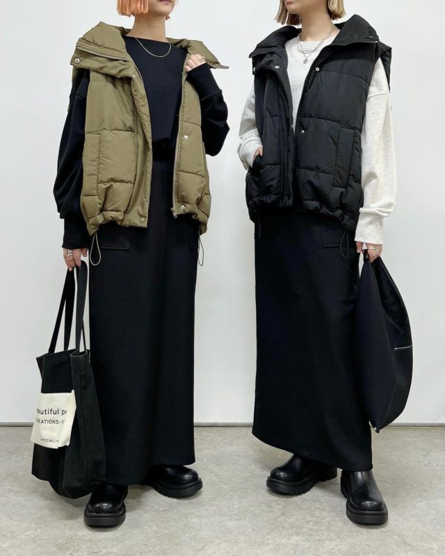 しまむらコラボカーゴ＆ベストの女性