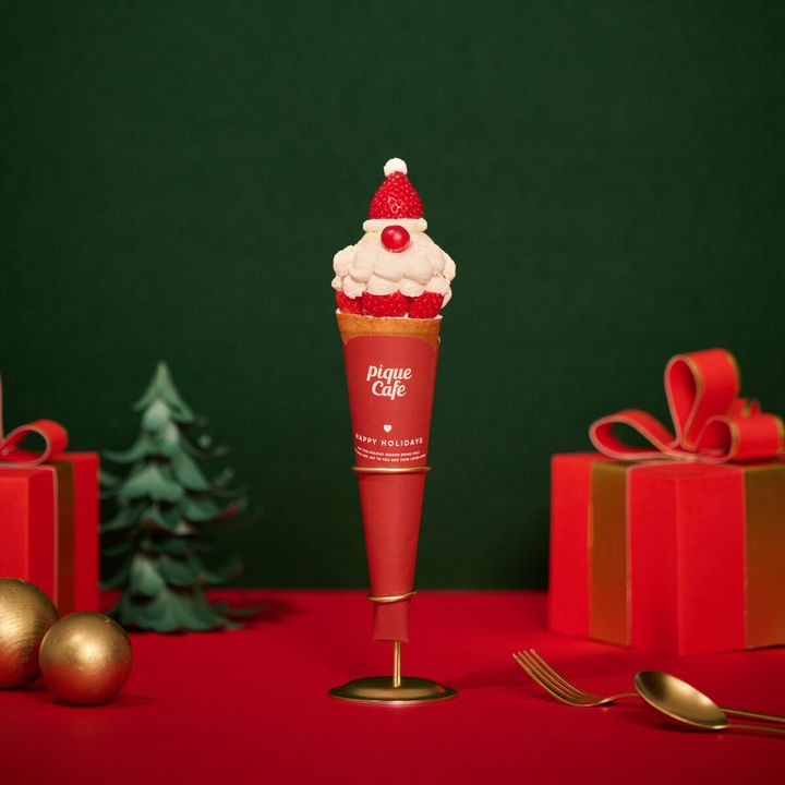 クリスマスのラウンド帰りにみんなで食べる？ サンタとトナカイのキュートなクレープ