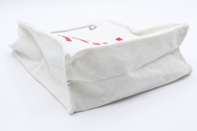 マチがしっかりあるショルダーバッグ