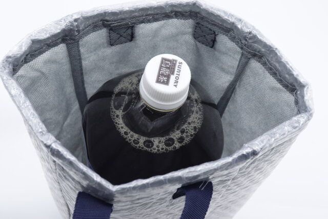 内側が不織布のようなバブルシートバッグ