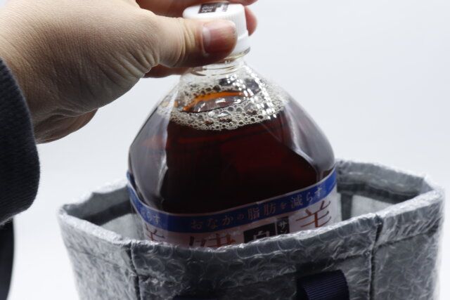 2Lのお茶がスッポリ入る100均バッグ