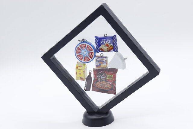 ダイソーのディスプレイフレーム