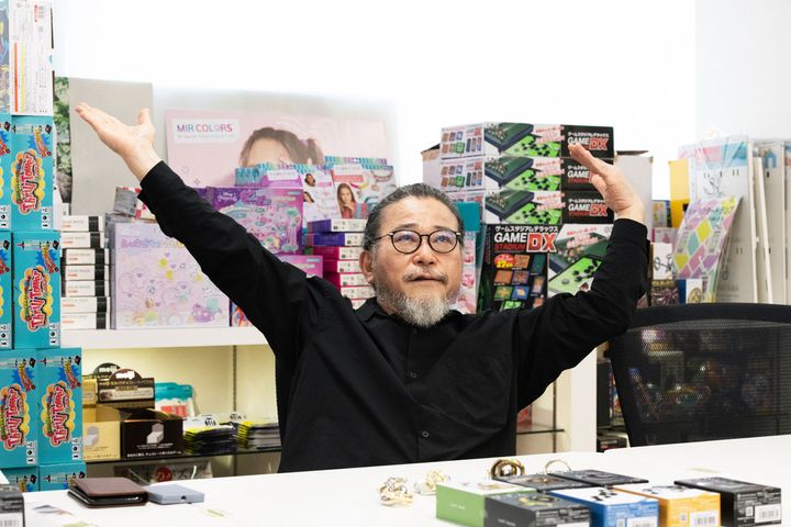 阿修羅像の動きを再現するアキオ・ヤマモト