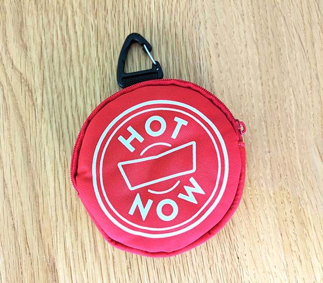 「クリスピー・クリーム・ドーナツ 福袋 2024」アイテム「HOT LIGHTポーチ 」