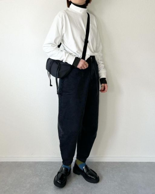 グリーンのヒートテックソックスを着用したコーデ