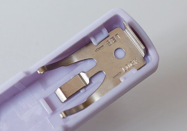 ダイソーのコンパクトホッチキスの使い方