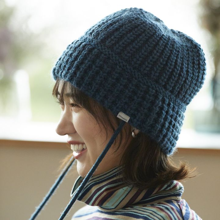 【2023冬の帽子】洒落感たっぷりの“紐付きニットハット”に挑戦してみる？