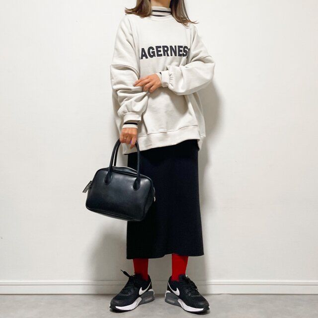 黒のタイトスカートは一工夫が必要