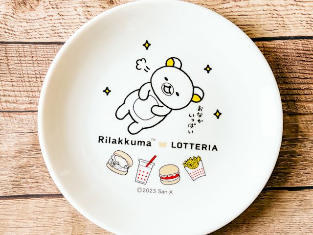 プレートは、お食事タイムにぴったりなサイズ感