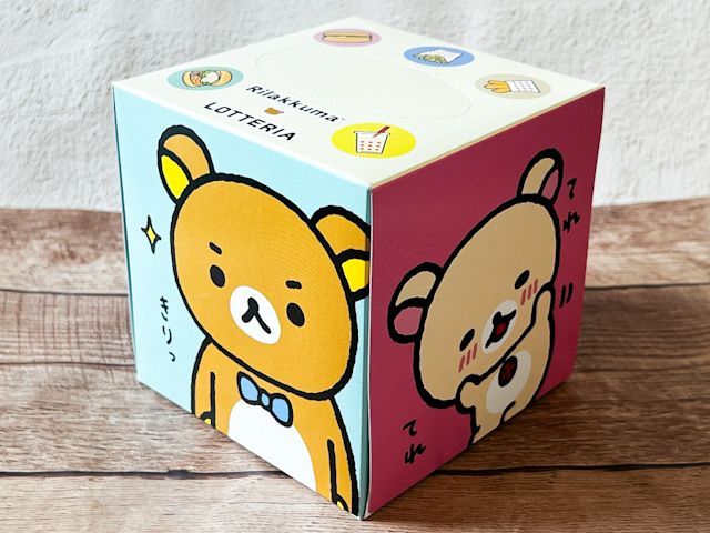 きりっとした顔のリラックマとてれてれしているコリラックマ