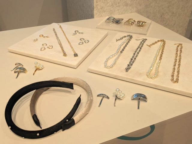 GU「ウエーブチエーンネックレスなど」