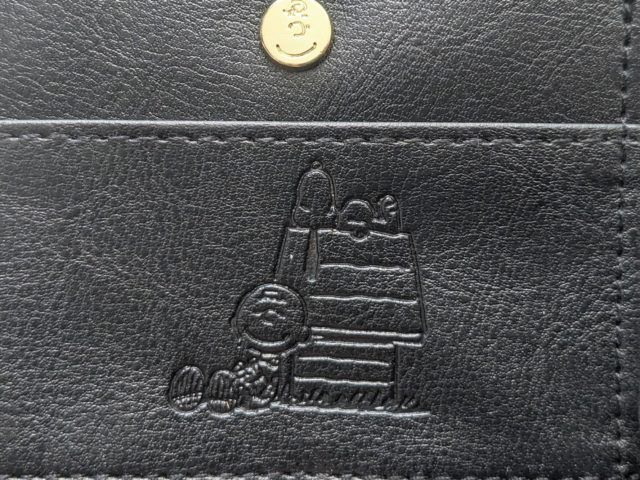 茶財布のコインケースの型押し