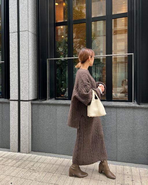 セットアップを着用したコーデ