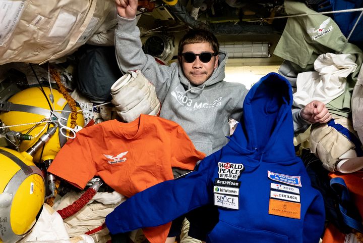 前澤さんが宇宙に残してきた洋服たち