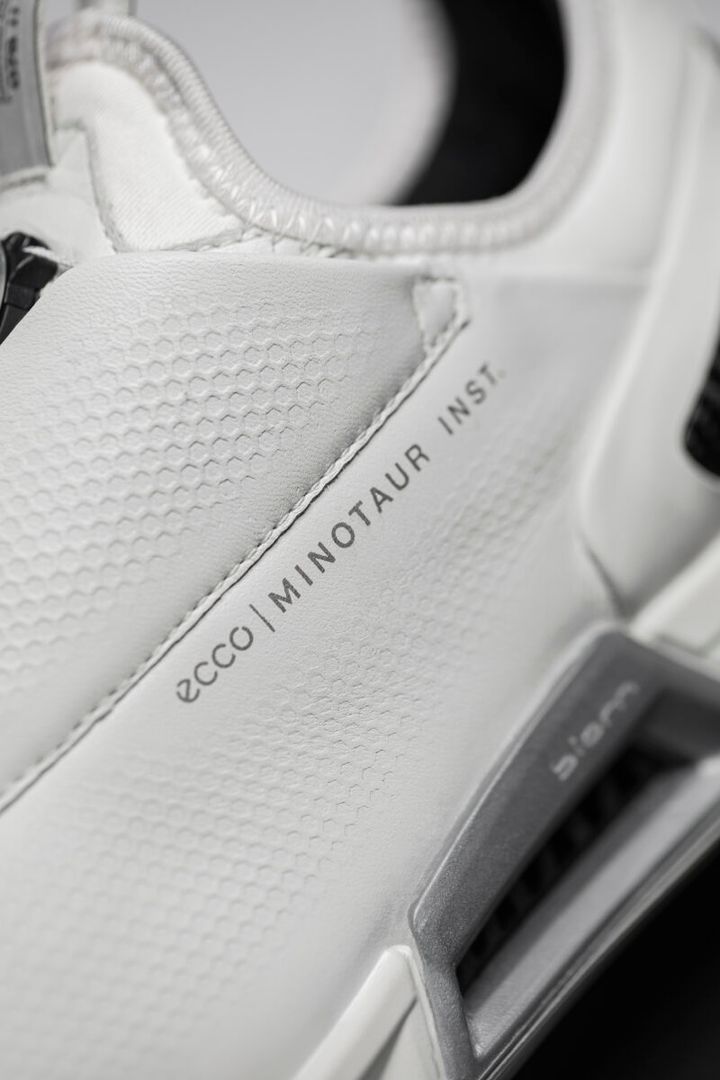 見た目も履き心地もいい！ デザイン性と機能性がギュッと詰まったゴルフシューズ