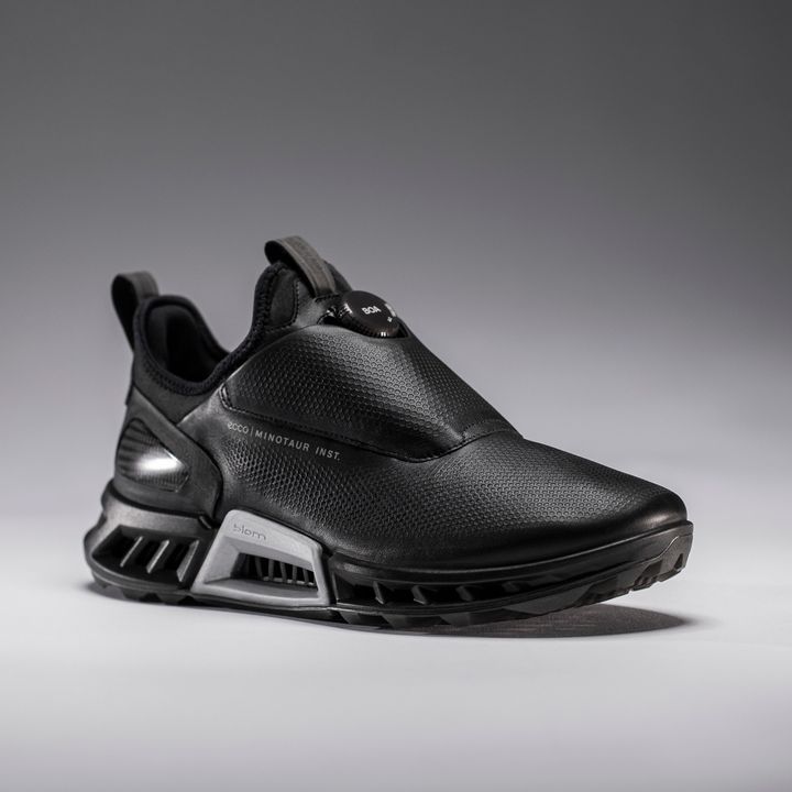 見た目も履き心地もいい！ デザイン性と機能性がギュッと詰まったゴルフシューズ