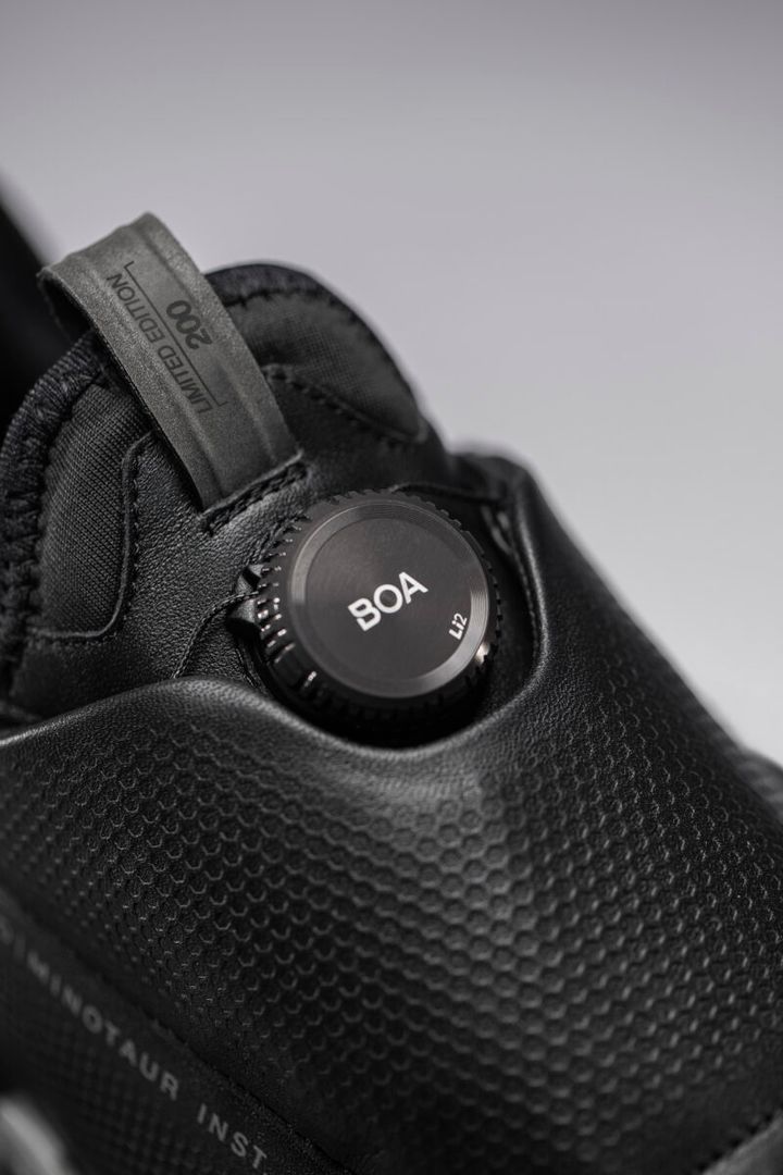 見た目も履き心地もいい！ デザイン性と機能性がギュッと詰まったゴルフシューズ