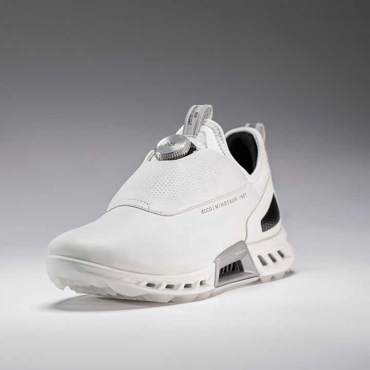 見た目も履き心地もいい！ デザイン性と機能性がギュッと詰まったゴルフシューズ