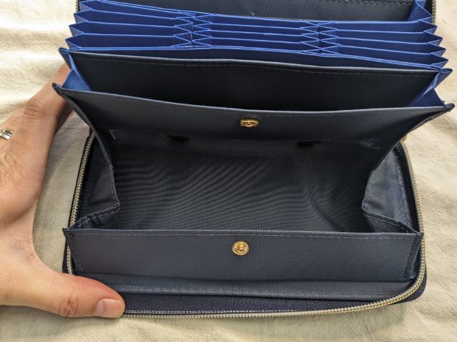 中を開いたところ