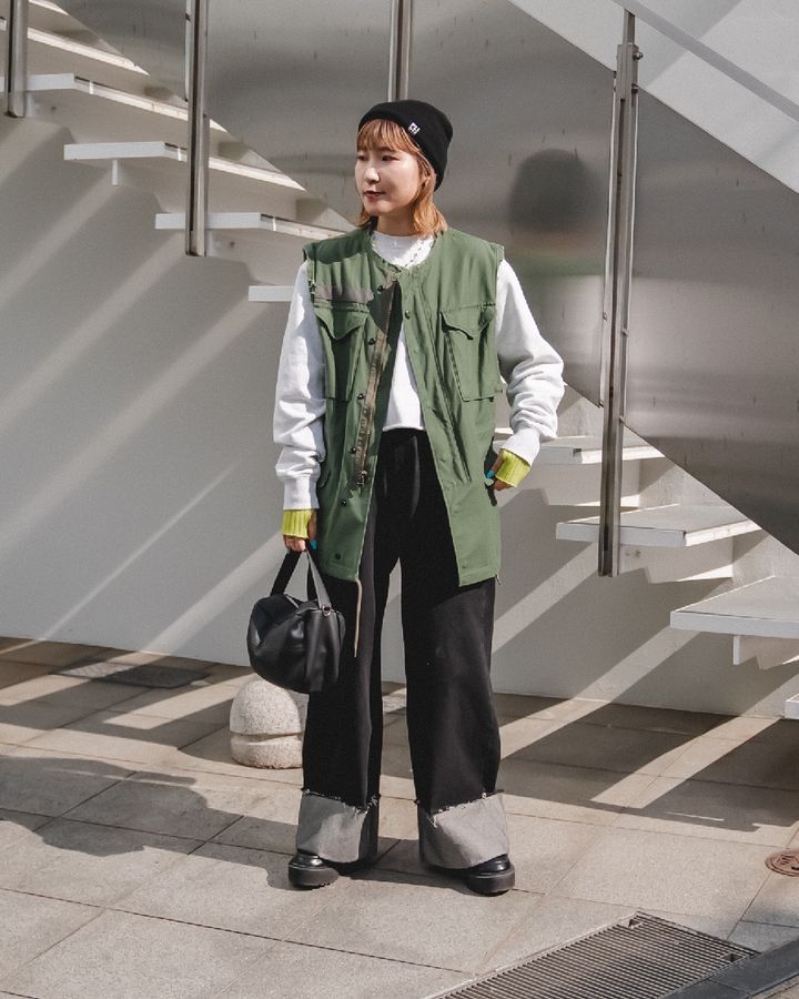 デニムパンツ ロールアップ 個性派 コーデ