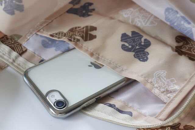 ダイソーのファスナー付きトートバッグ 埴輪土偶柄の内ポケット