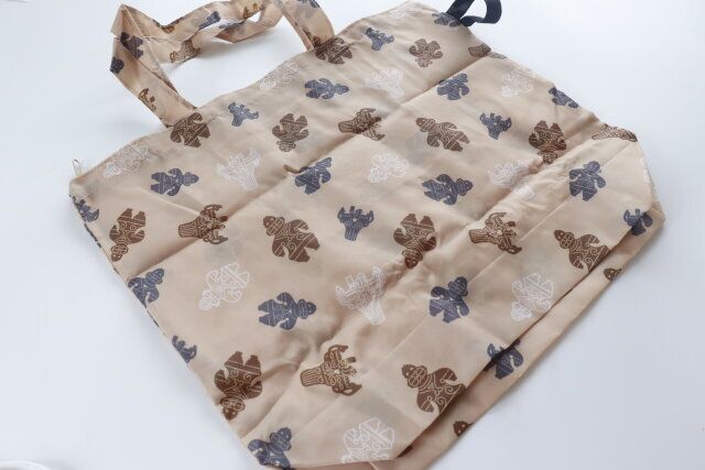 ダイソーのファスナー付きトートバッグ 埴輪土偶柄