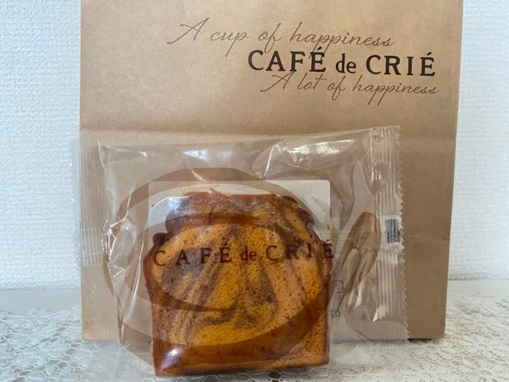 「カフェ・ド・クリエ2024福袋」中身5／焼菓子「国産かぼちゃとキャラメルのマーブルケーキ〜キャラメルチョコ掛け〜」