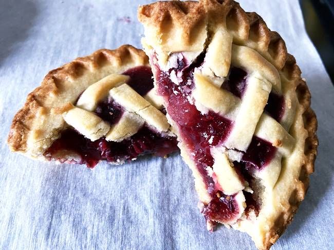 業務スーパー ブラックベリー＆アップルパイ 中身