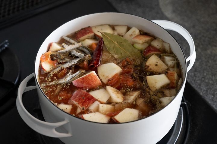 材料を中火にかける