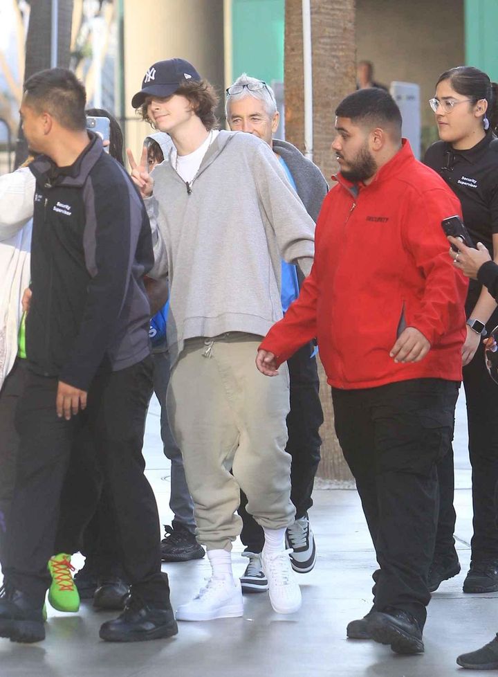 画像2: ティモシー・シャラメがクリスマスにNBA観戦